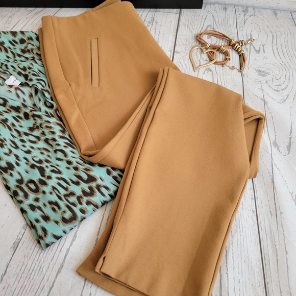 Chico's Juliet Ponte Pull On Slim Leg Camel Pants Sz 1 - Picture 2 of 4